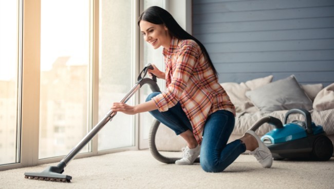 Lady cleaning carpet floor | Carpetland USA of VA