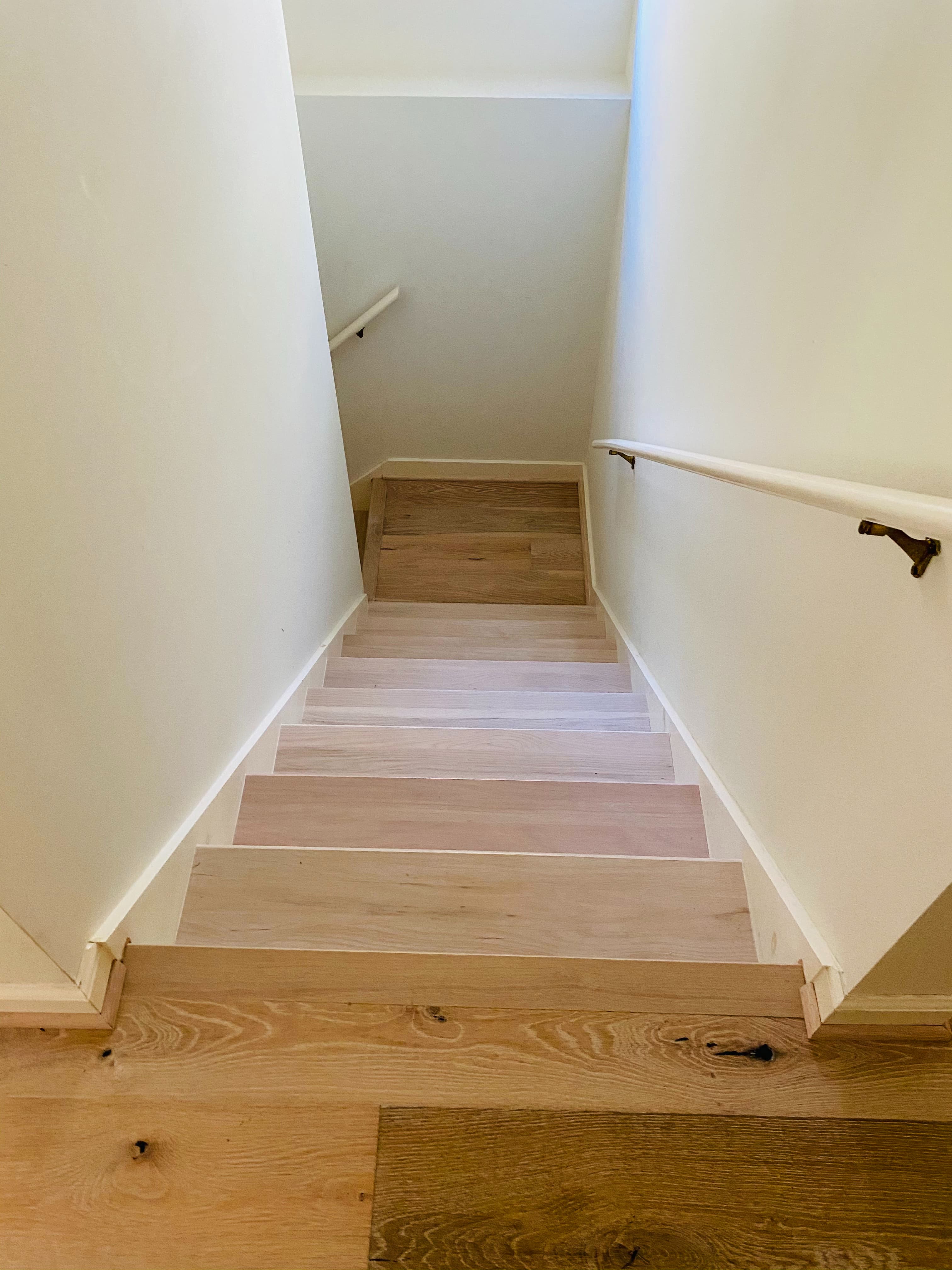 Stairs laminate flooring | Carpetland USA of Virginia