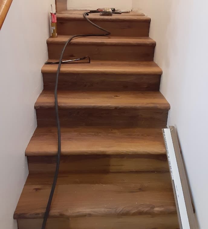 Stairs hardwood flooring | Carpetland USA of Virginia