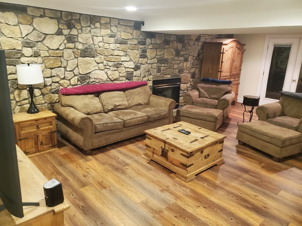Living room hardwood flooring | Carpetland USA of Virginia